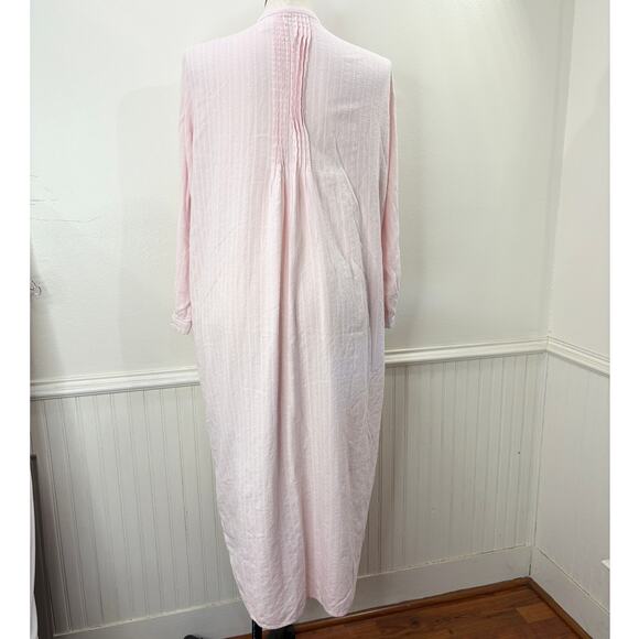 LL Bean Plus Size 1X Nightgown Flannel Dobby Pintuck Pink White Cottage 205465 - Picture 2 of 14